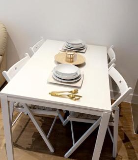 Canning Town Apartment | Tee SweetLux Apartment