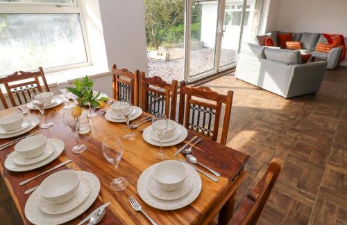 Bridgend House | Tegfan