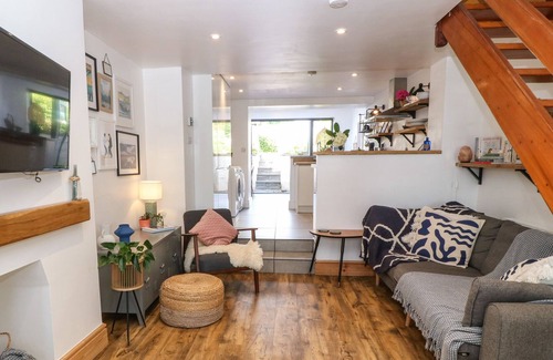 Newborough Cottage | TEGFAN, pet friendly, with a garden in Newborough