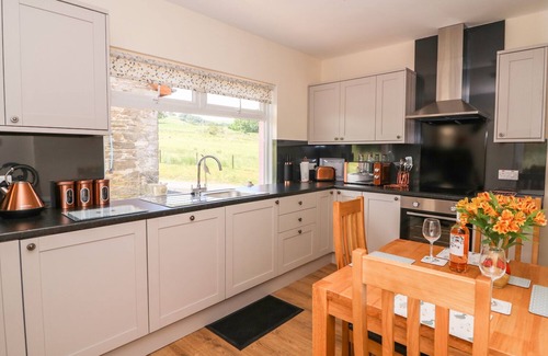 Rhayader Cottage | TEGFAN, pet friendly, with hot tub in St Harmon
