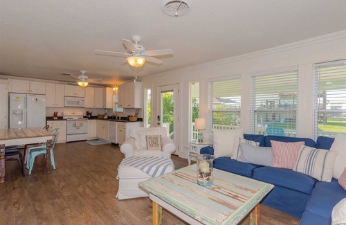 City-by-the Sea House | Tejas Tides | Canal Front, Boat Dock, Fishing!
