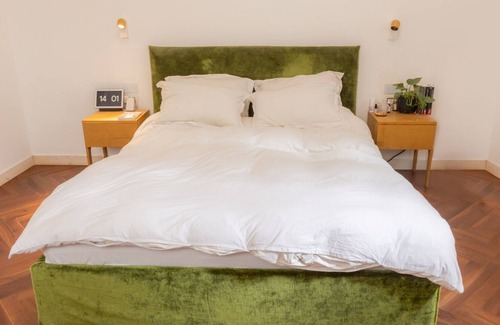 Tel Aviv City Center House | Tel Aviv Center Seaside Villa: A Pool & Rooftop, 1 min to Ha'Carmel & the Beach