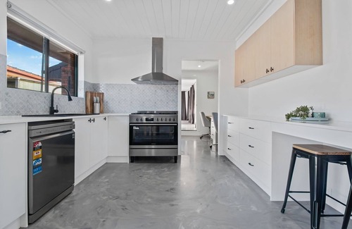 Lake Albert House | Telopea - Contemporary & Refined Sophistication