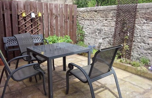 Spittal Cottage | Templars Cottage - sleeps 2 guests in 1 bedroom