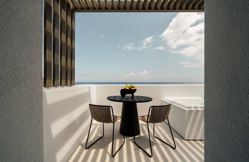 Naxos Apartment | Temple Sea View Suite With Outdoor Jacuzzi