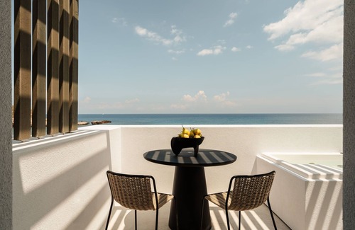 Naxos Apartment | Temple Sea View Suite With Outdoor Jacuzzi
