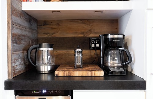 Templeton House | Templeton Creekside Cottage-Two en suites, wine fridge, pets ok!