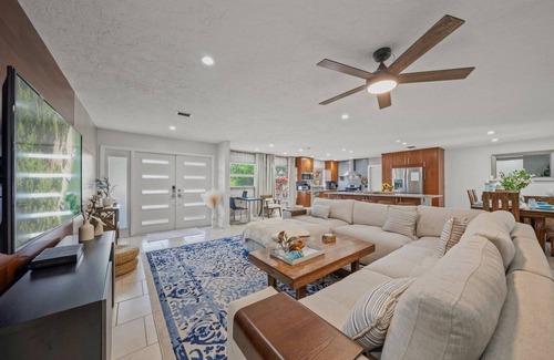Gulf Gate Estates House | "Temporary Sanity" Home w/Stunning Heated Saltwater Pool, Lanai w/TV, Ready to book!