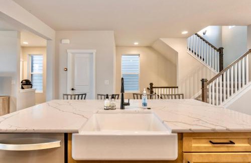 Colorado Springs House | TempurPedic Quartz Balcony Modern 3BR 3 5BA