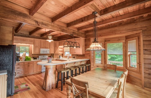 Ten Mile Cabin | Ten Mile Cabin/with boat dock