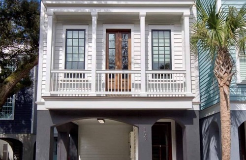Old Village Historical District House | Ten minutes to Beach & Town: Contemporary Living in Historic Old Village