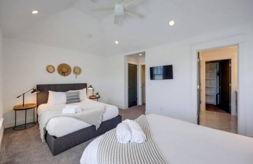 Charlotte Park House | Ten Minutes to Broadway Stunning Townhome
