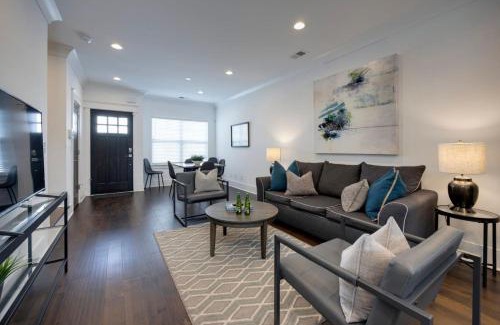 Charlotte Park House | Ten Minutes to Broadway Stylish Gated Townhome
