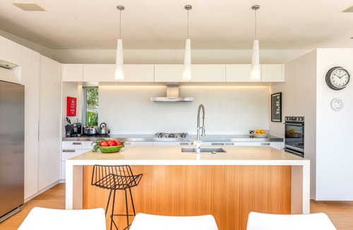 Oneroa House | TEN TAWA | Oneroa | Be My Guest Waiheke