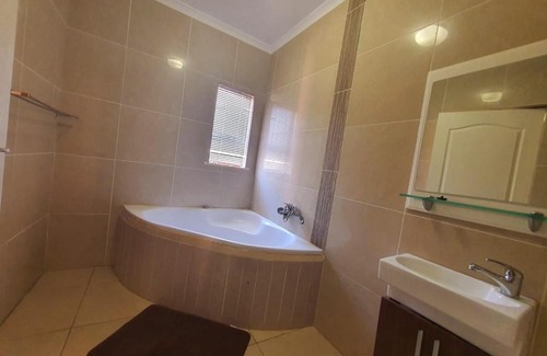 Mahikeng House | Tenacity Mafikeng Guesthouse