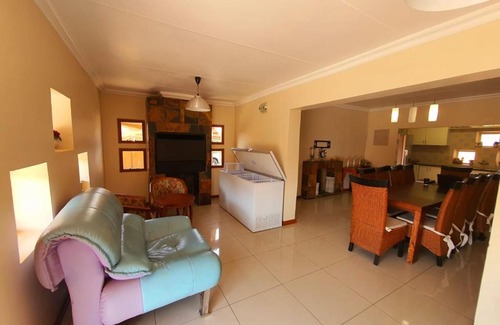 Mahikeng House | Tenacity Mafikeng Guesthouse