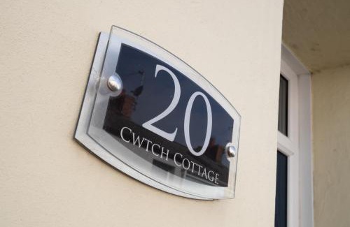 Tenby House | Tenby Cwtch - Short Walk to Beach