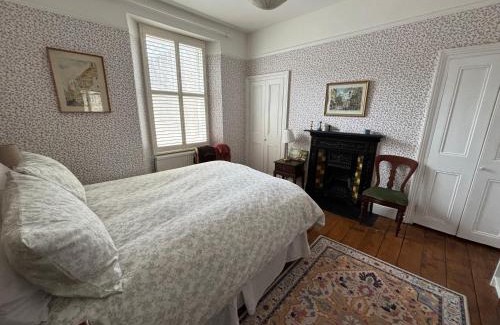 Tenby House | Tenby Victorian Villa with parking, pets allowed
