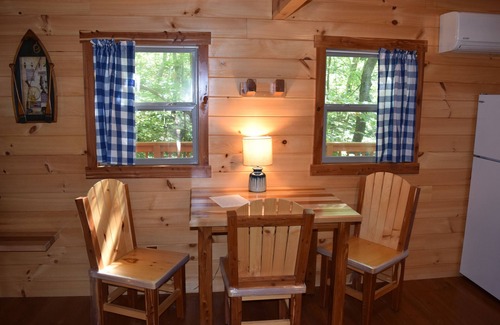 Whiteside Cabin | Tennessee River Gorge® #1 Mt. Treehouse "Amish built"