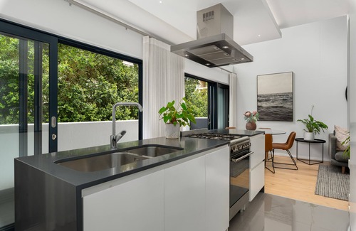 Sea Point Apartment | TenOnQ B6