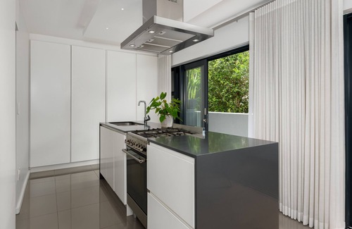 Sea Point Apartment | TenOnQ B6