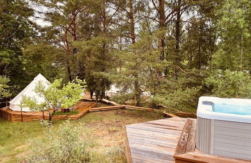 Mariefred Cabin | Tent Delhi, a b&b in a Luxury Glamping Style