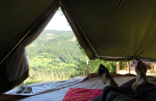 Thiezac RV Rental | Tente en Site Isolé et Naturel à 1000 Mètre D'altitude