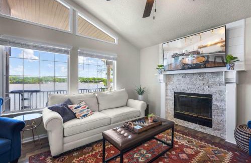 Shawnee Bend House | Tequila Sunrise - Private Dock