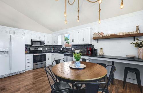 Shawnee Bend House | Tequila Sunrise - Private Dock