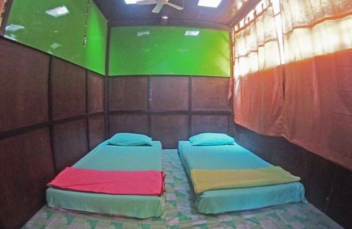 Pulau Batu Merah House | Terapung Hotel & Fish Garden