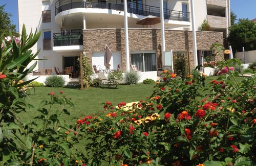 Sanary-sur-Mer Apartment | TERRA COTTA, spacious 2-room apartment - Garden terrace Parking - Access for disabled