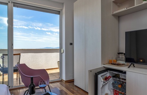 Buzdohanj Apartment | Terra Magica Deluxe Apartment OR Room with Private Parking, Terrace and Sea View