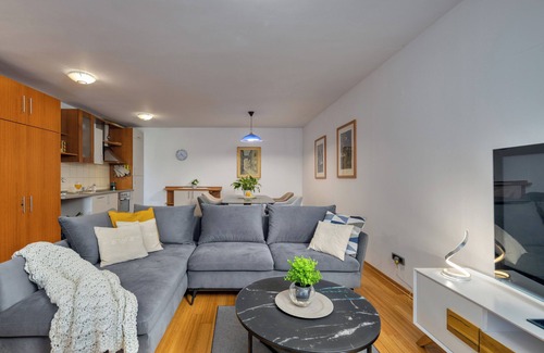 Buzdohanj Apartment | Terra Magica Deluxe Apartment OR Room with Private Parking, Terrace and Sea View