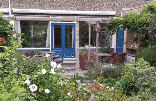 Essesteijn House | Terrace Apartment with Lush Garden