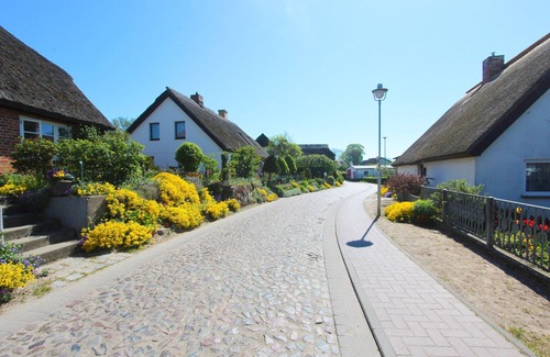 Gross Zicker Apartment | Terrace with sea view, quiet location - Ferienhaus Distelfink FeWo 04