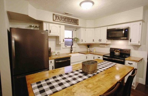 Chillicothe House | Terrace Farmhouse - Chillicothe, OH