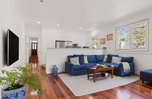 Annandale House | Terrace House with Park Views