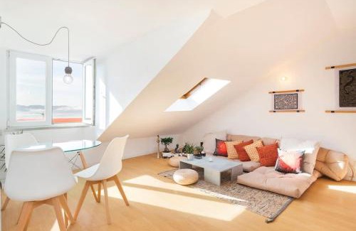 Santo Amaro Apartment | Terrace & River View Retreat