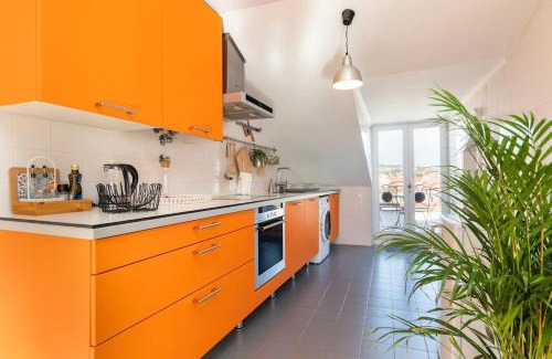 Santo Amaro Apartment | Terrace & River View Retreat