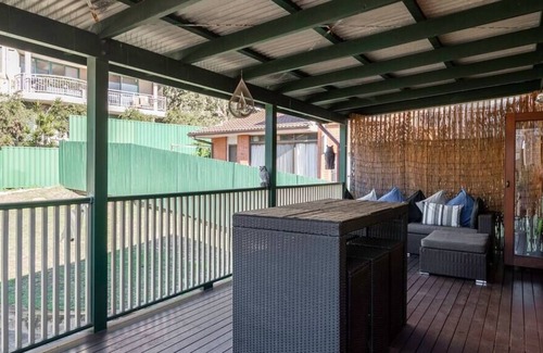 Clovelly Apartment | Terrace with BBQ - Steps away from Clovelly Beach