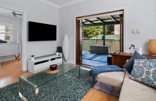 Clovelly Apartment | Terrace with BBQ - Steps away from Clovelly Beach