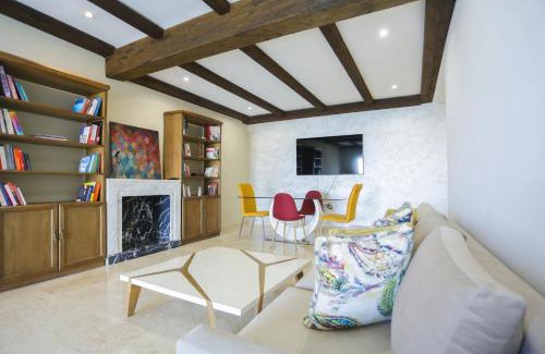 Bouskoura Apartment | Terrasse au Soleil, Confort