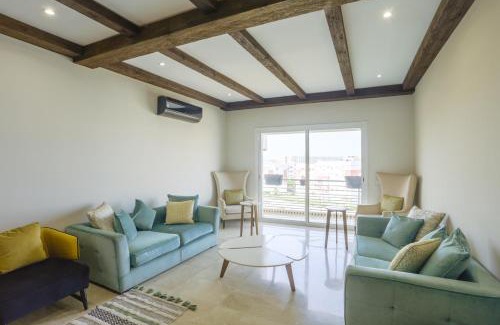 Bouskoura Apartment | Terrasse au Soleil, Confort