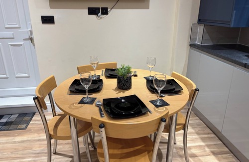 Hemel Hempstead Apartment | Terrific 2-bedroom apartment with WiFi in Hemel Hempstead