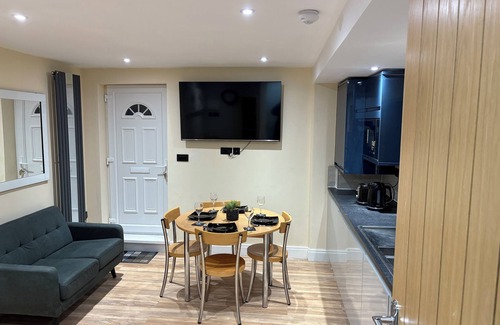 Hemel Hempstead Apartment | Terrific 2-bedroom apartment with WiFi in Hemel Hempstead