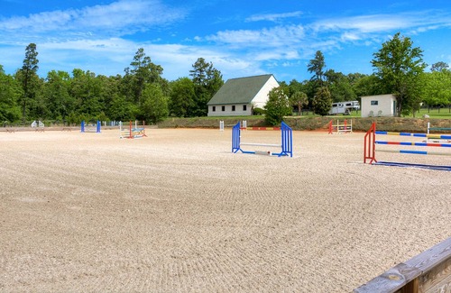 Aiken Apartment | Terrific Apartment on Top of Barn, Beautiful, quiet and dog friendly!