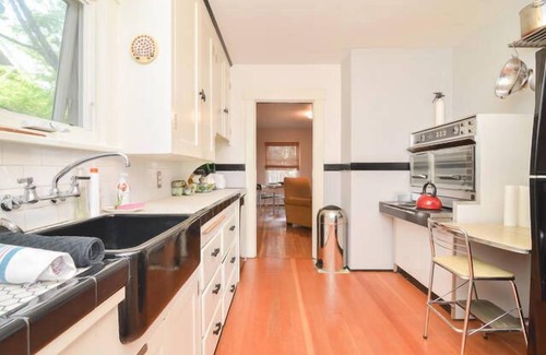 Phinney Ridge House | Terrific for long term stays. Remodels? Relocation? Pets, kids, families welcome