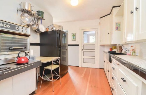 Phinney Ridge House | Terrific for long term stays. Remodels? Relocation? Pets, kids, families welcome