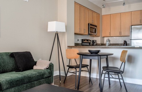 Mount Vernon Square Apartment | Terrific Mount Vernon 1BR w/Roof Pool, nr Arena, Museum, by Blueground