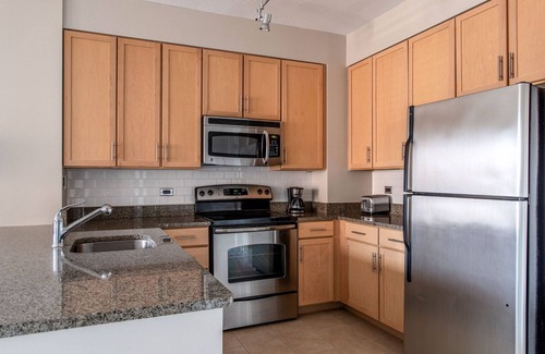 Mount Vernon Square Apartment | Terrific Mount Vernon 1BR w/Roof Pool, nr Arena, Museum, by Blueground